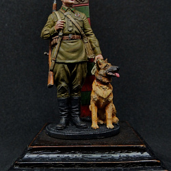Миниатюра в росписи  "Младший сержант Пограничных войск с собакой, 1941 г. СССР