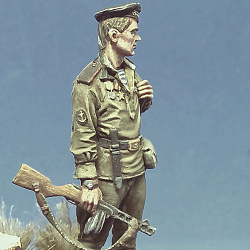 Советский морской пехотинец , Восточный фронт, осень 1943 года. 