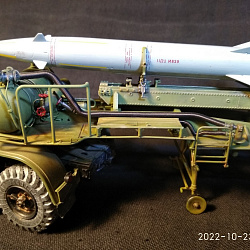 ТЗМ на базе ЗиЛ-157 с зенитной ракетой С-75.