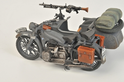 Немецкий мотоцикл с коляской и экипажем БМВ Р-12/3607